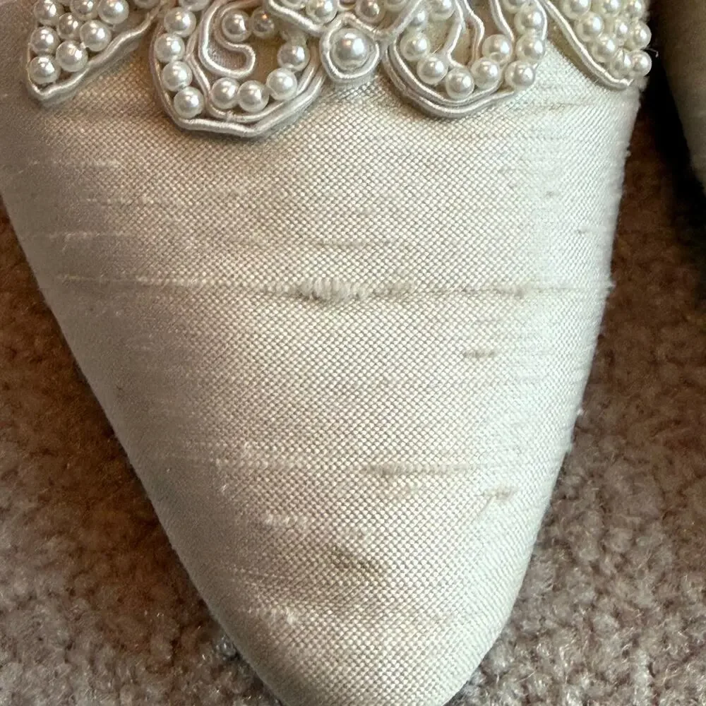 VTG Dyeables White Silk Wedding Heel Pumps W. Beaded Pearl Decoration Shoes Sz 8